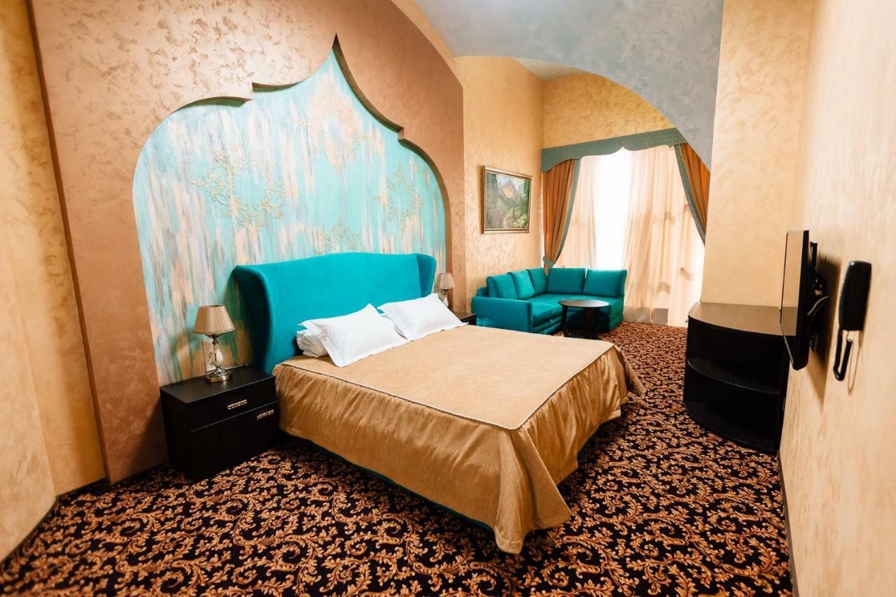 Khan-Chinar Hotel Dnipro Exterior foto